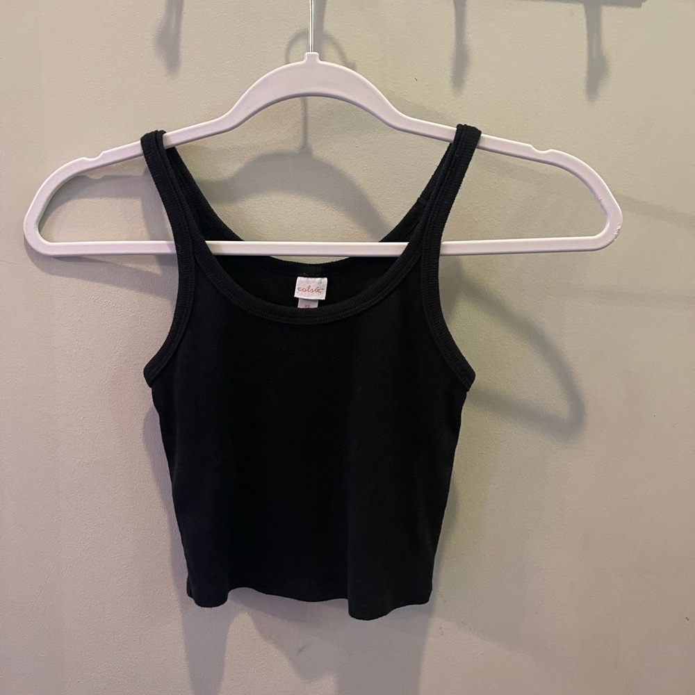 Black tank top cropped
